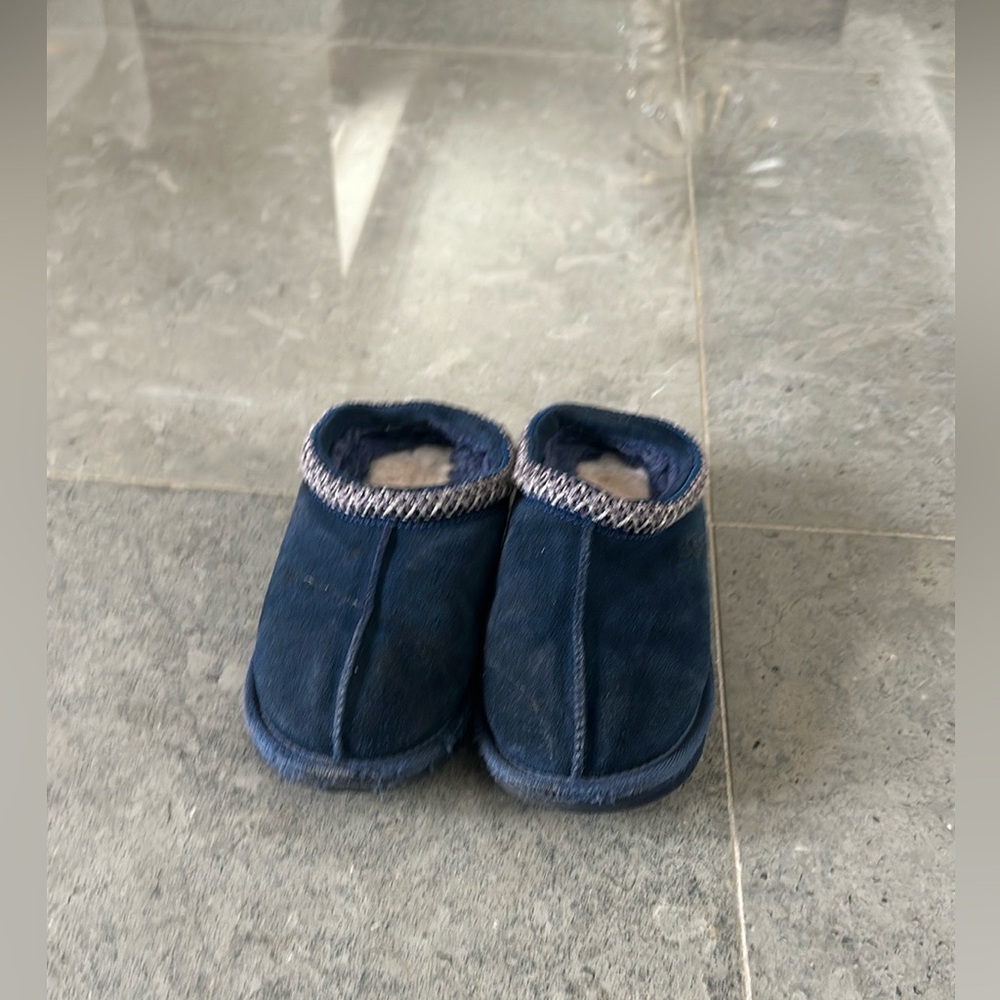 Used kids Ugg tazman slippers